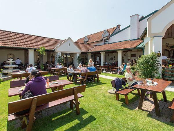 Gasthof Weinzettl Hotel Apetlon Eksteriør billede